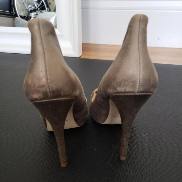 ALDO Distressed Gold Leather Heels - Picture 3 of 3